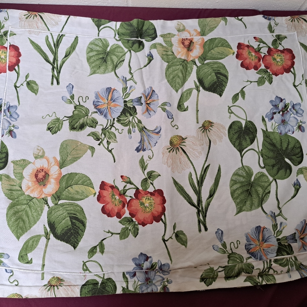 Floral print standard size pillow sham.